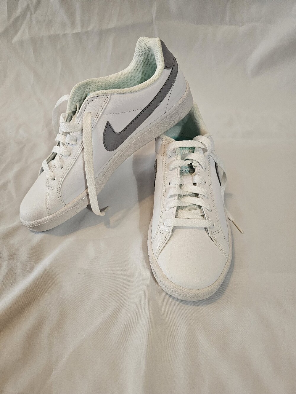 Nike Women's White and Gray Sneakers - 7